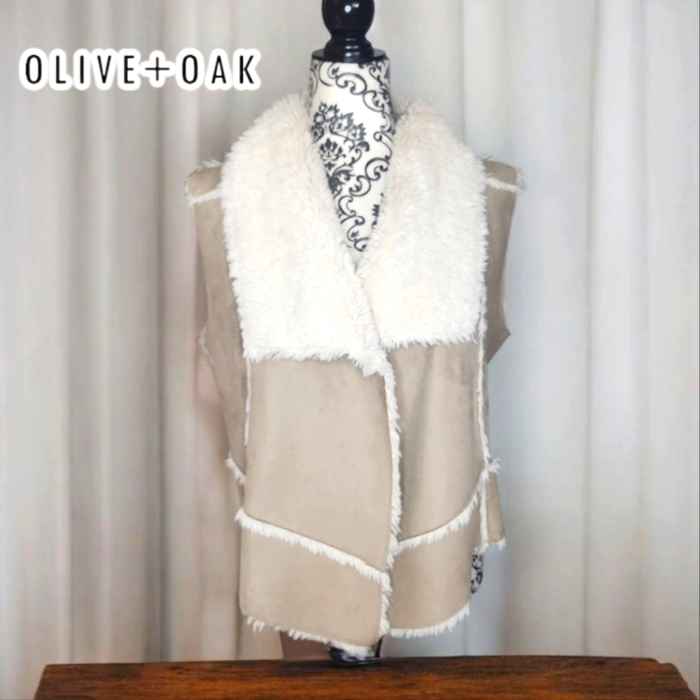 OLIVE & OAK Tan and Cream Faux Fur Vest - Medium